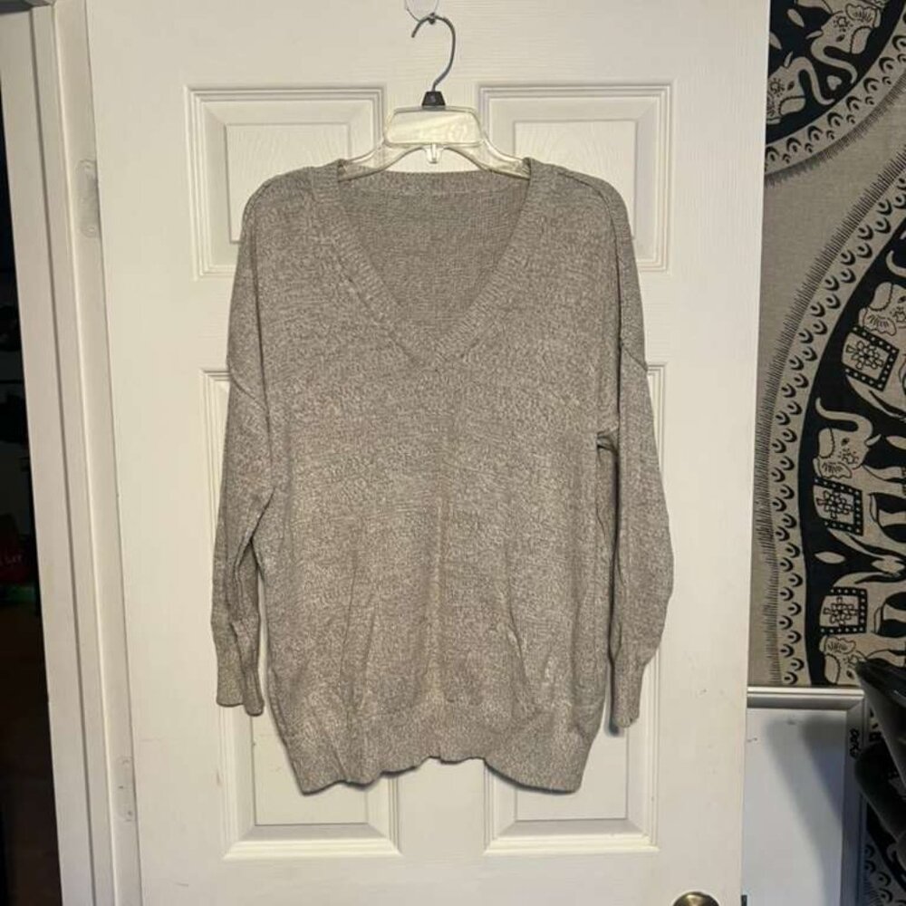 Women’s Boutique Gray Oversized V‑Neck Sweater – Size M